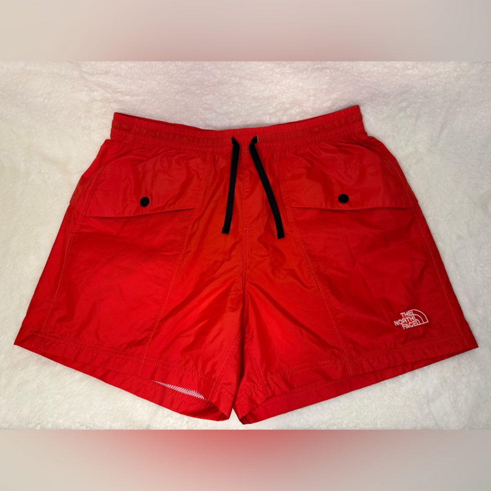 The North Face women’s Windwall‎ Red Shorts size medium NWT